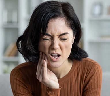 10 Signs You Need to Undergo a Full Mouth Rehabilitation 2 severe jaw joint 01